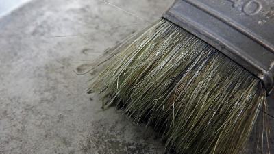 水性涂料涂刷在金屬底材上時，什么因素會加速了閃銹的產生？